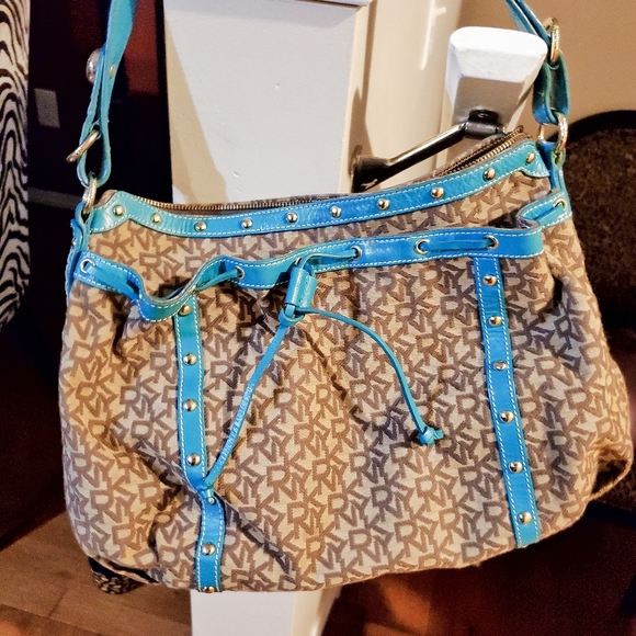 Authentic dkny handbag. - Picture 4 of 7